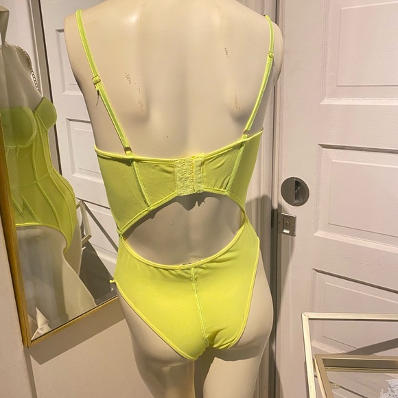Tic Toc Lined Underwire Mesh Neon Yellow  Bra Snap Back Bodysuit Size Small. - Picture 10 of 11